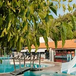 Zecamping 3 A 4km De La Piscine Chiens Acceptes Jacuzzi