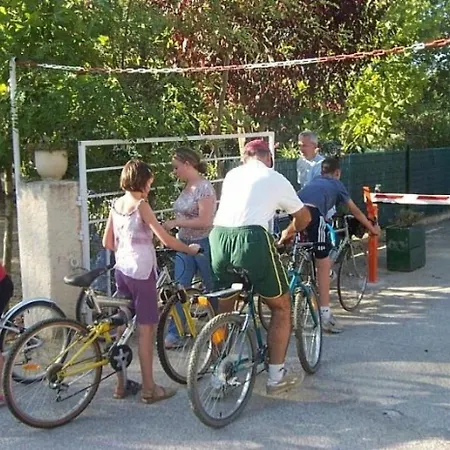 Zecamping 3 A 4km De La Piscine Chiens Acceptes Jacuzzi Campingplatz