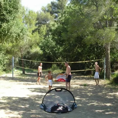 Campingplatz Zecamping 3 A 4km De La Piscine Chiens Acceptes Jacuzzi 3*