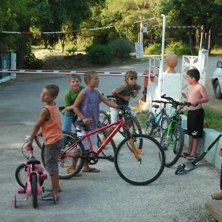 Zecamping 3 A 4km De La Piscine Chiens Acceptes Jacuzzi Campingplatz