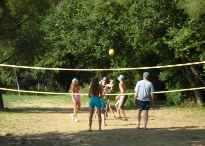 Camping Zecamping 3 A 4km De La Piscine Chiens Acceptes Jacuzzi 3*