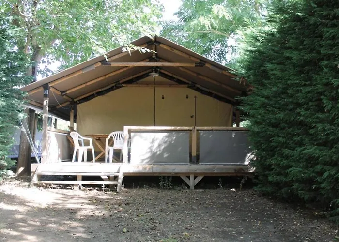 Zecamping 3 A 4km De La Piscine Chiens Acceptes Jacuzzi Camping 3*