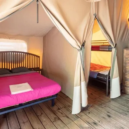 Zecamping 3 A 4Km De La Plage Piscine Chiens Acceptes Jacuzzi 3*
