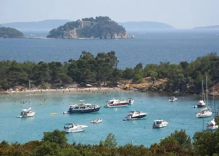 Camping 3 Etoiles - Piscine - Ccaffbe *