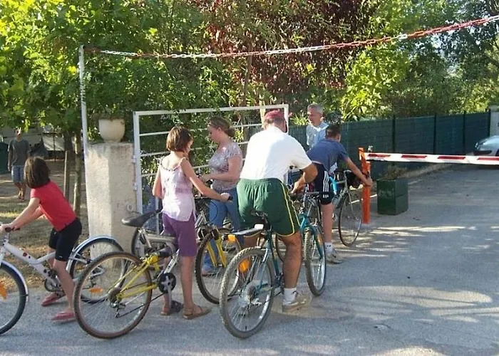 Zecamping 3 à 4km De La Piscine Chiens Acceptés Jacuzzi Camping