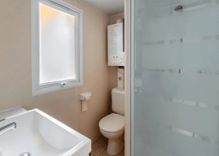 Zecamping 3 A 4Km De La Plage Piscine Chiens Acceptes Sauna Et Hammam 캠프장